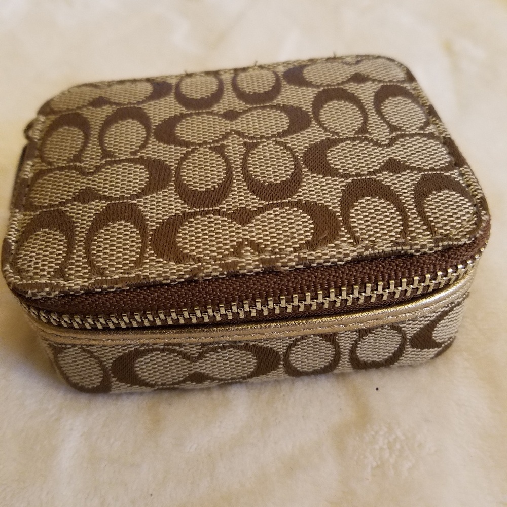 NWOT!! 🍃Mint🍃🖤RARE🖤Coach Pill Case NWOT.